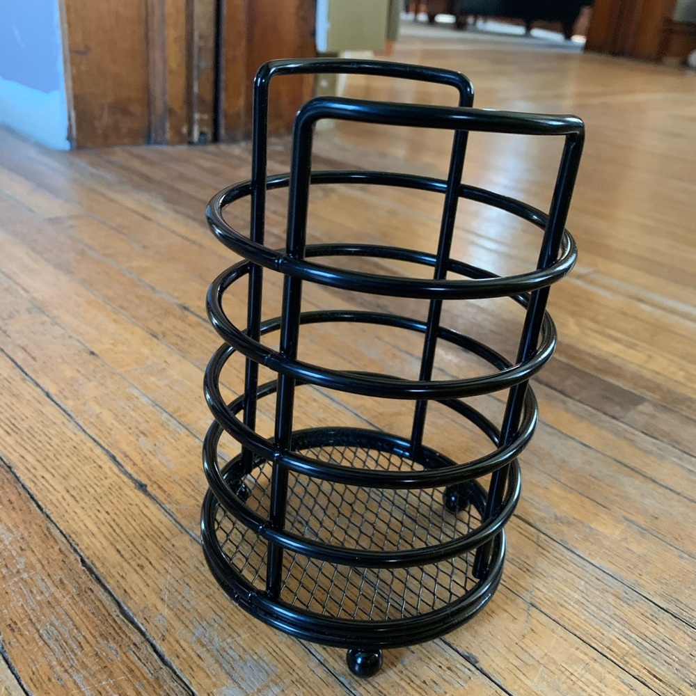 Kitchen utensil holder